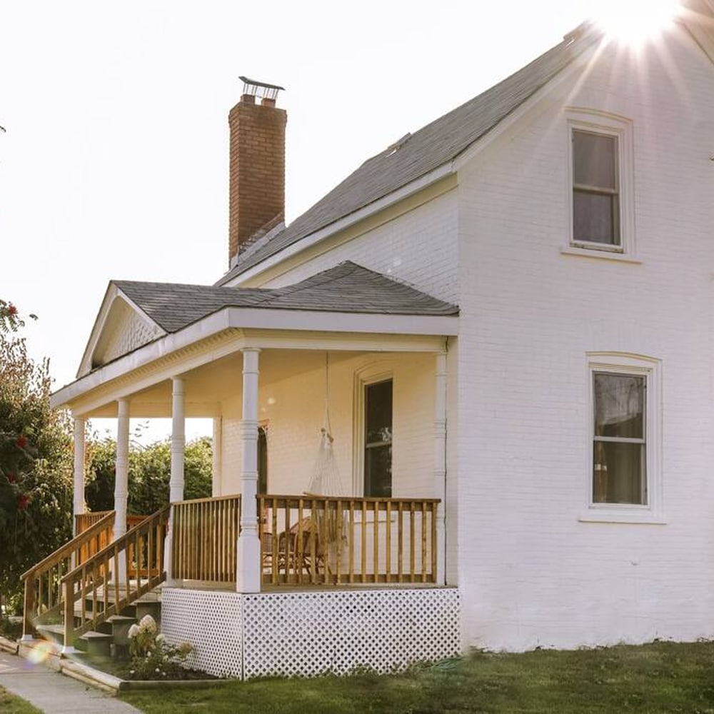 Let Go Unwind at the Wild Rose - Image 1