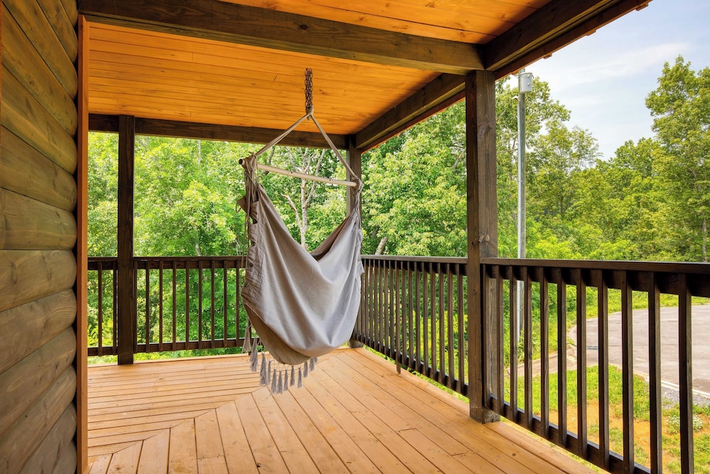 Lions Landing by Avantstay Sleeps 18 Hot Tub Game Room Views Near Pigeon Forge