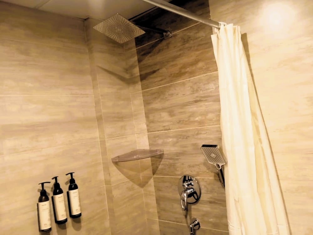 Hotel President Chintpurni