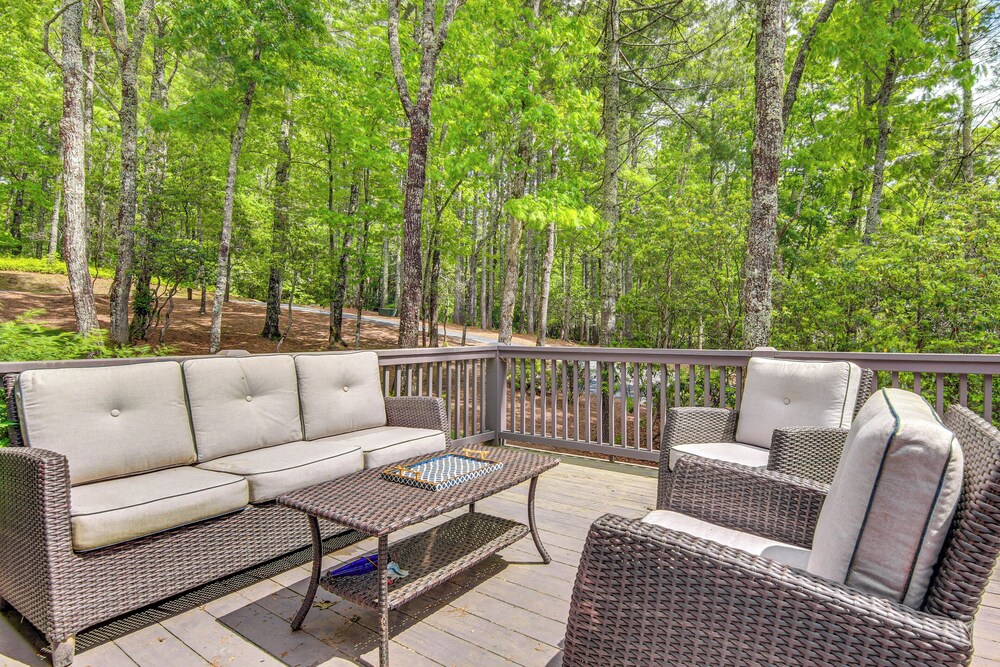 Chinquapin Escape: Resort Perks, By Lake Glenville