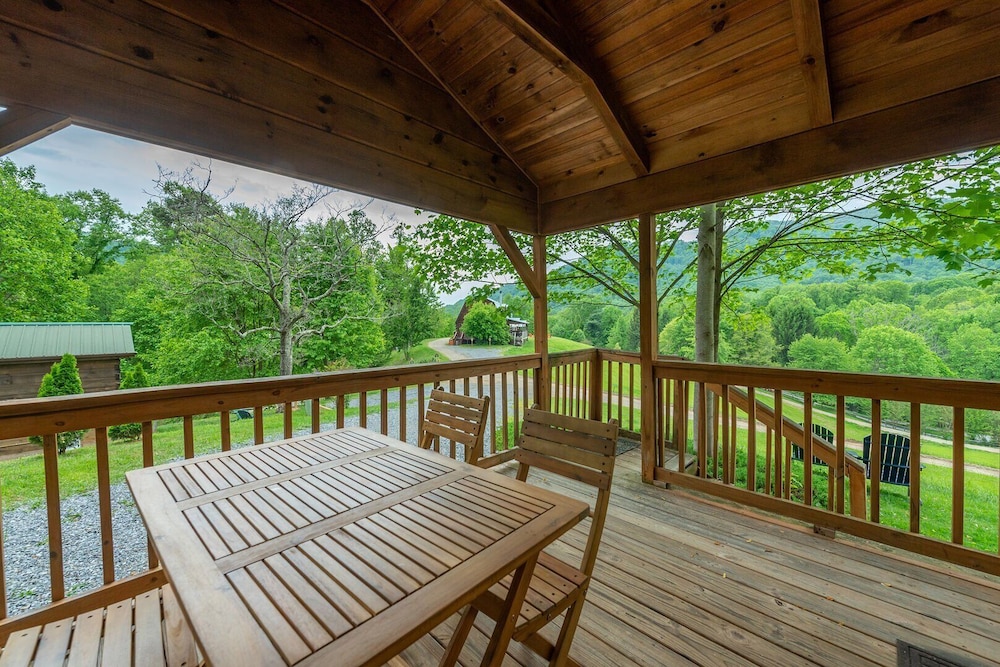 Engadine Inn  Cabins - Property Image 134