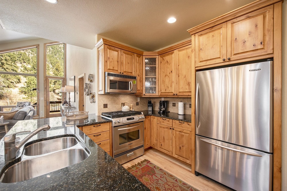 Fall River Retreat - Monthly Long-term Vacation Rental 3 Bedroom Townhouse by RedAwning