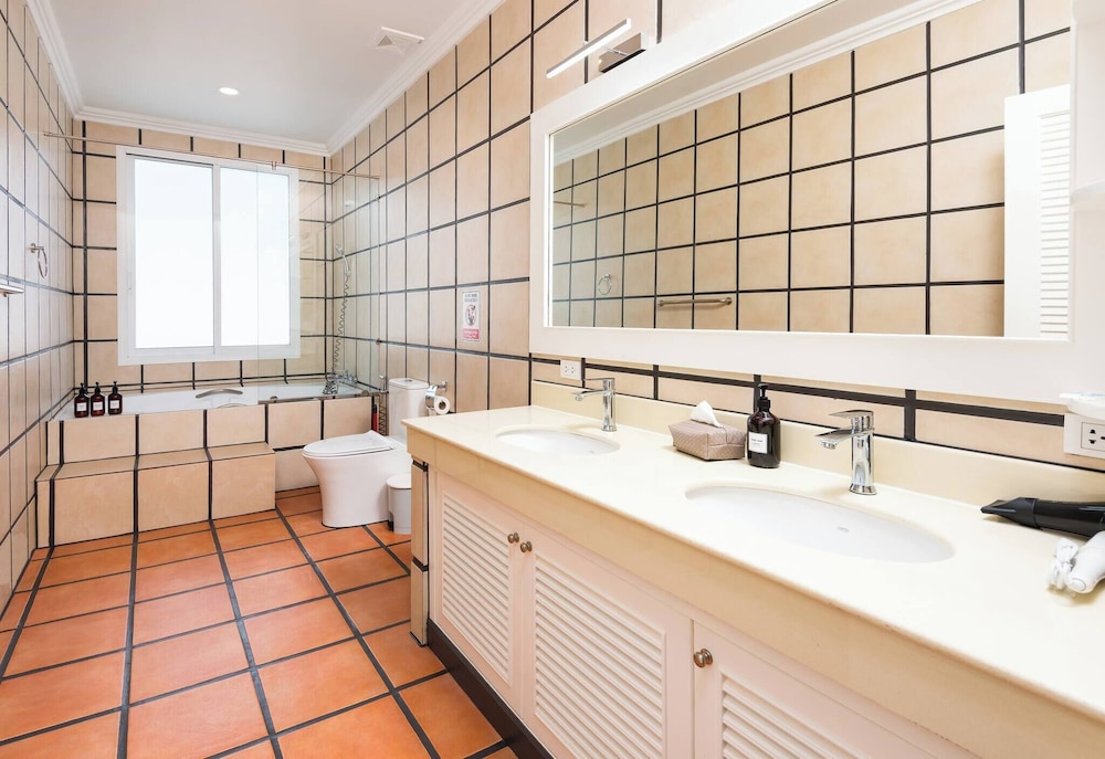 Luxury 4BR Private 425sqm Party Pool Villa