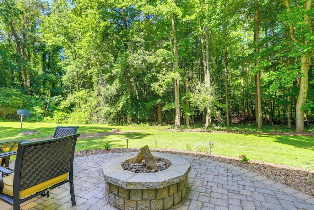 Cozy Jonesboro Studio w/ Patio ~ 22 Mi to Atlanta!