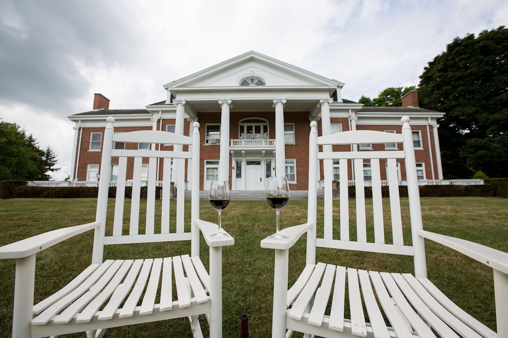 White Springs Manor a Belhurst Property