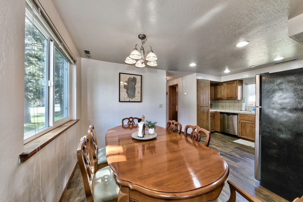 853p Lakeside Beach 4 Bedroom Home