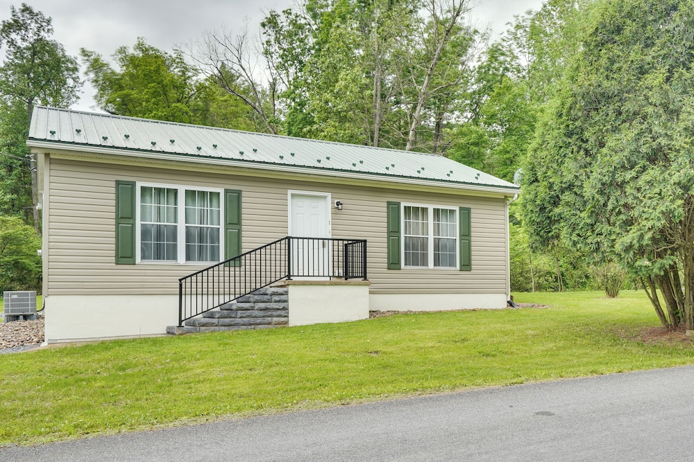 Fish, Hunt & Hike: Pet-friendly Home in Allenwood