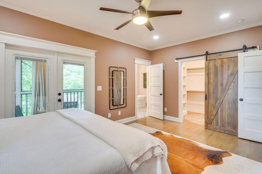 1 Mi to Dtwn: Upscale Retreat in Durham!