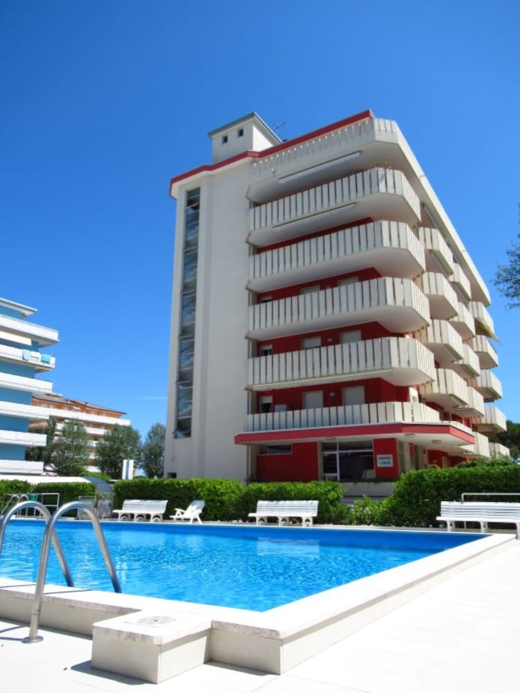 Red Flat With Shared Pool and Private Parking view 3