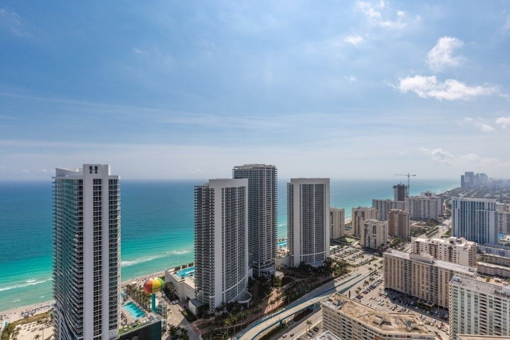 Hyde Beach House Luxury Condo-resort 2 Bedroom Condo by RedAwning