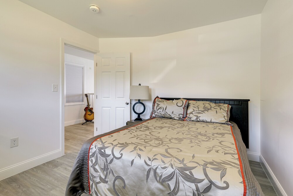 Oceanfront Cottage on Cape Cod Bay w/ Game Room