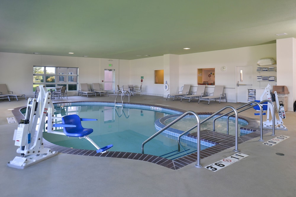 Stevens Point Vacations - Holiday Inn Express and Suites Stevens Point, an IHG Hotel - Property Image 3