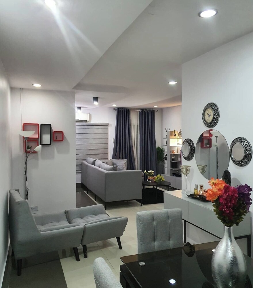 LUXURY SUTES AND APARTMENT BY EMIA HAVEN view 4