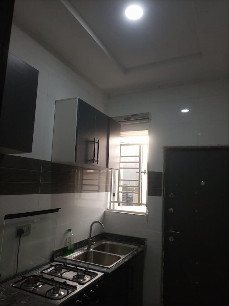 Shimawa-apartment-sleeps2-parking-24/7security