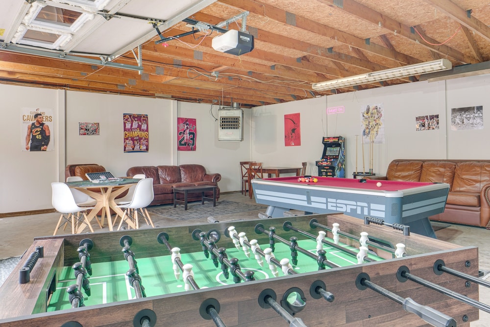 < 1 Mi to Lake Erie: Home w/ Hot Tub & Game Room!