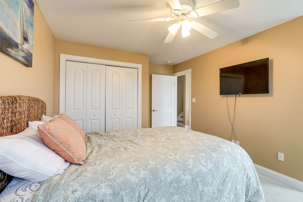Long Beach Island Townhome w/ Rooftop Deck & Grill view 3
