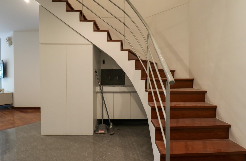 w Graceful 1BR With Balcony in Miraflores