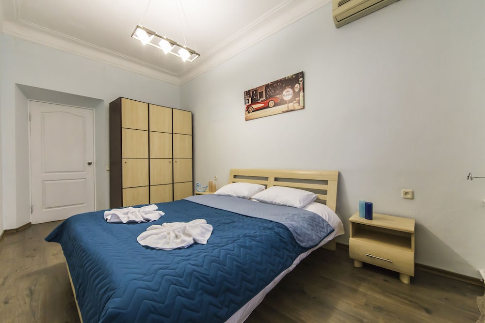 Lovely Bright Apartment V. Vasilkivska view 2