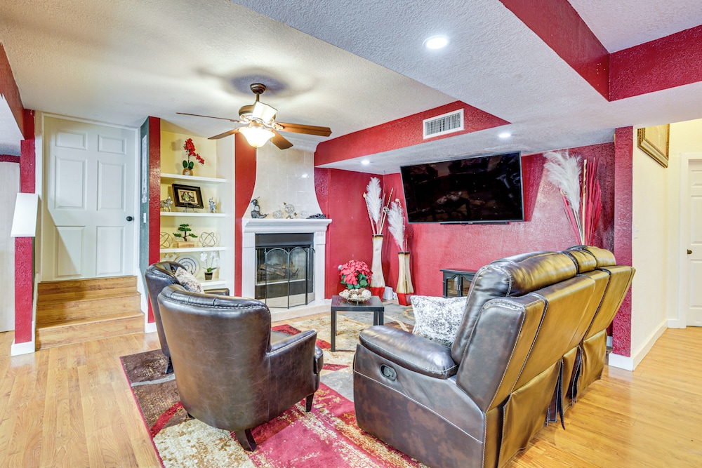 13 Mi to Downtown El Paso: Home w/ Game Room & Bar