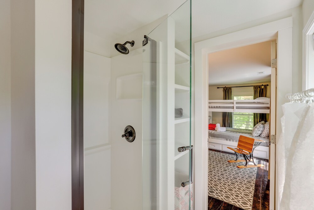 Hot Tub Soaks & Fireside Nights! Marshall Cottage view 5