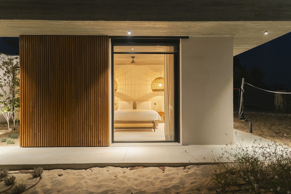 CL M Villa Retreat by Cadenzalux