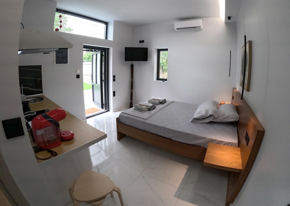 Studio Elia Platamon view 3