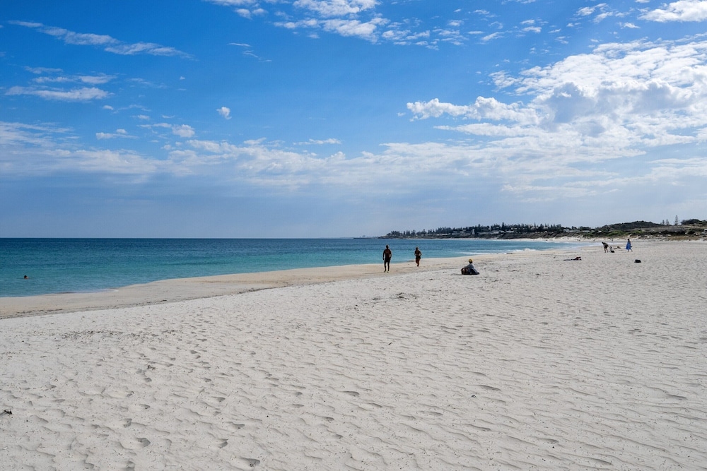 Bright Studio Stay in North Fremantle With Views