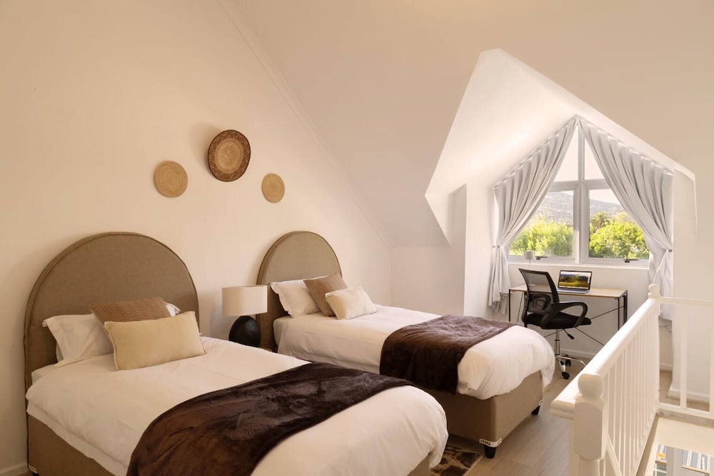 2 Bedroom Apartment, Princess Beach Club, Houtbay