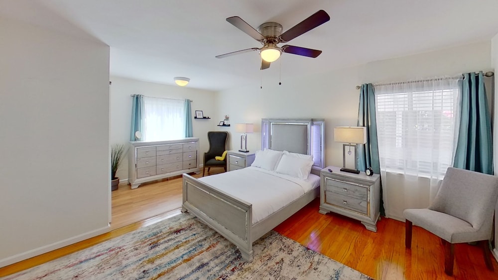 Disneyland Renovated 3BR Fullerton House w Garage Fenced Yard p56