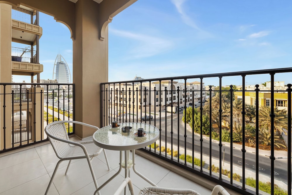 Stylish 1BR with Burj Al Arab View