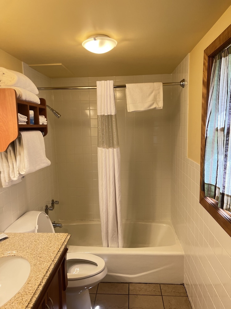 All Star Inn & Suites