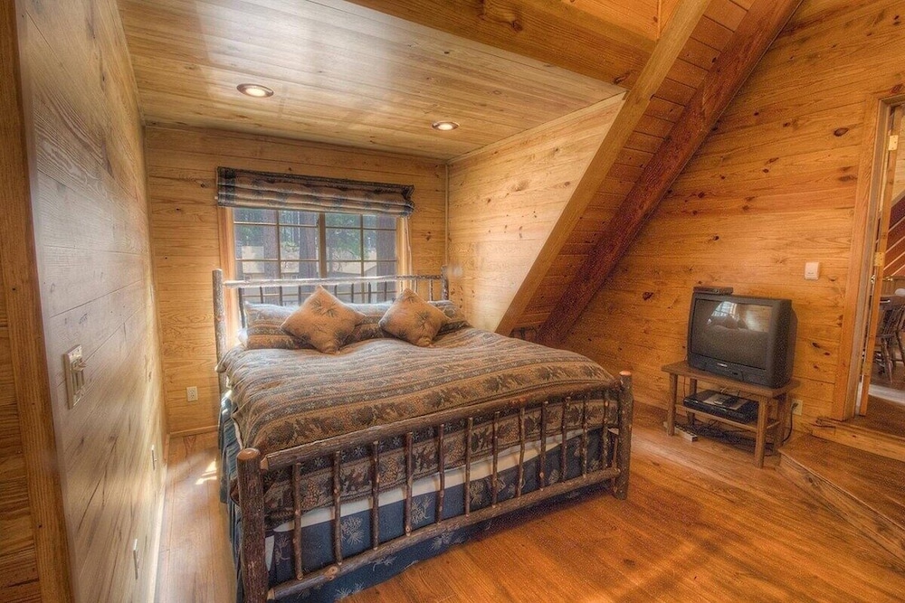 River Rock Retreat 4 Bedroom Home by RedAwning view 2