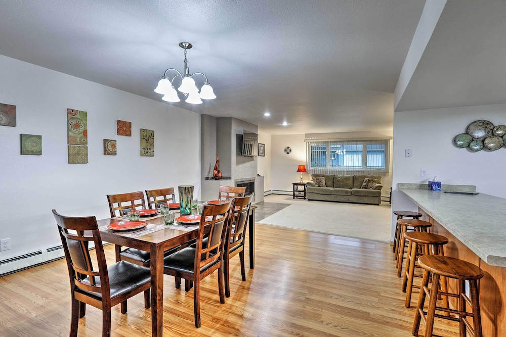 Fairbanks Alaskan Abode ~ 1 Mile to Pioneer Park! view 5