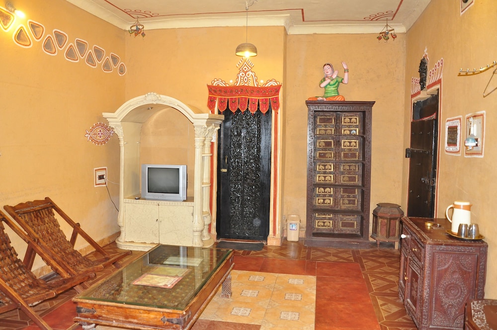 NAKHRALI DHANI VILLAGE RESOTR LLP