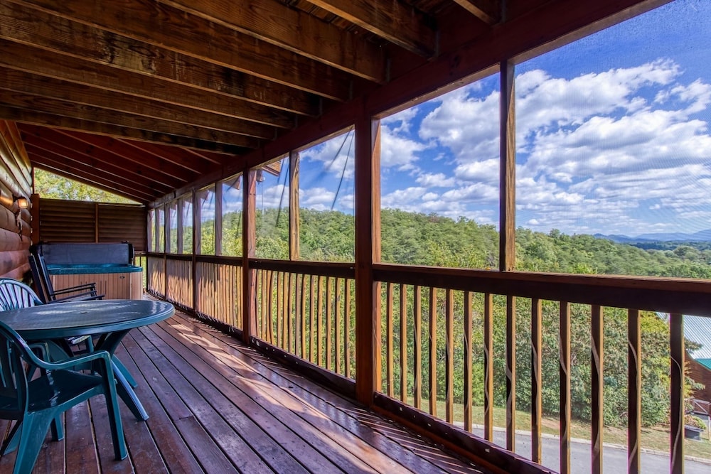 Ern864 - The Cedars - Great Location! Close To All The Action! 5 Bedroom Cabin by RedAwning view 4