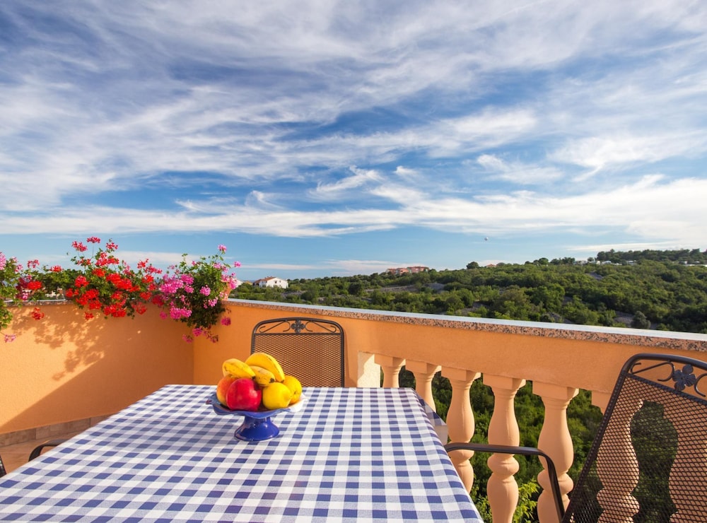 Scenic Elegant Apartments Krk With Balcony and Pool