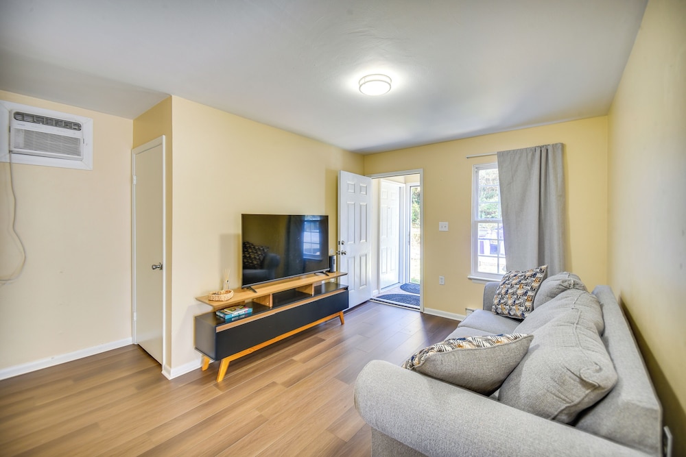 Explore & Relax! Norfolk Duplex < 1 Mi to Beach