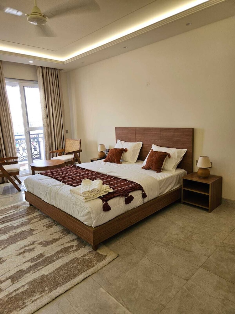 Hotel Dwellr