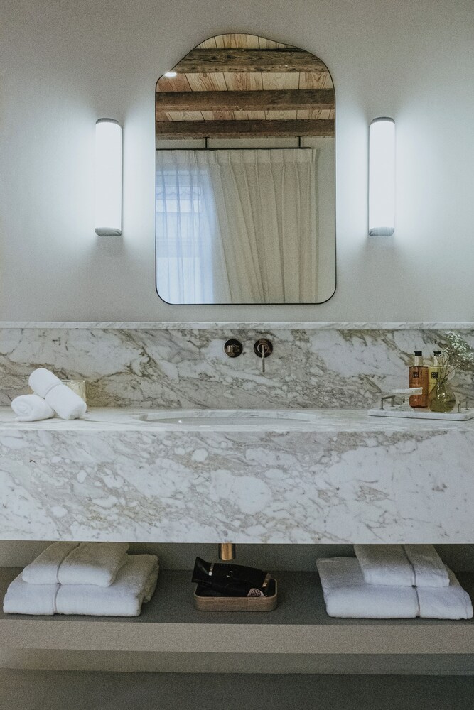 The Burgundy - Boutique B&B