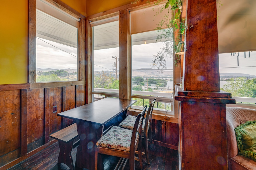 Klamath Falls Vacation Rental < 1 Mi to Downtown! view 5