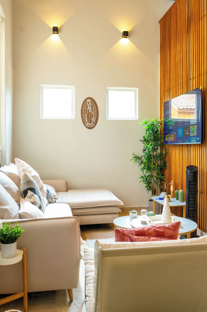 Family Condo with 3 BDR Pool & Hot tub