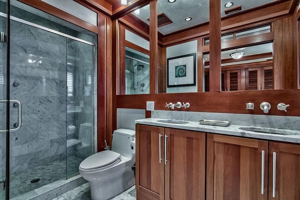 OLYMPIA SAND DOLLAR SUITE 2 Bedroom Holiday Home by Five Star Properties