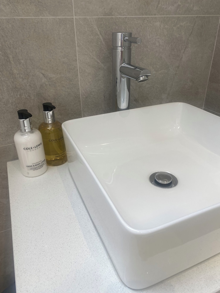 Central Paisley Apartment- Airport/glasgow Access