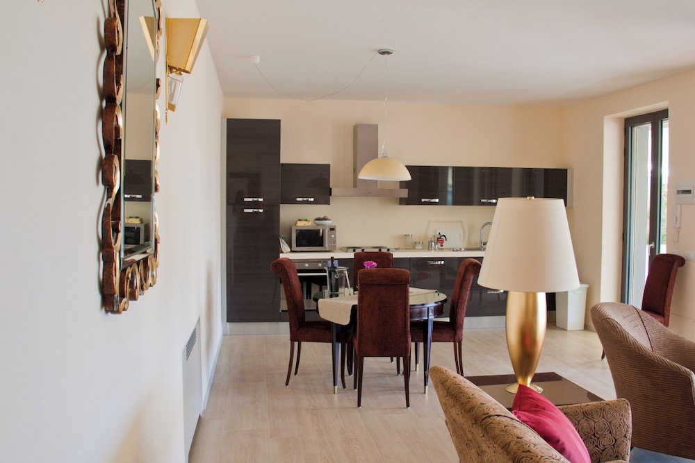 Mira-mare Apartments & Suites