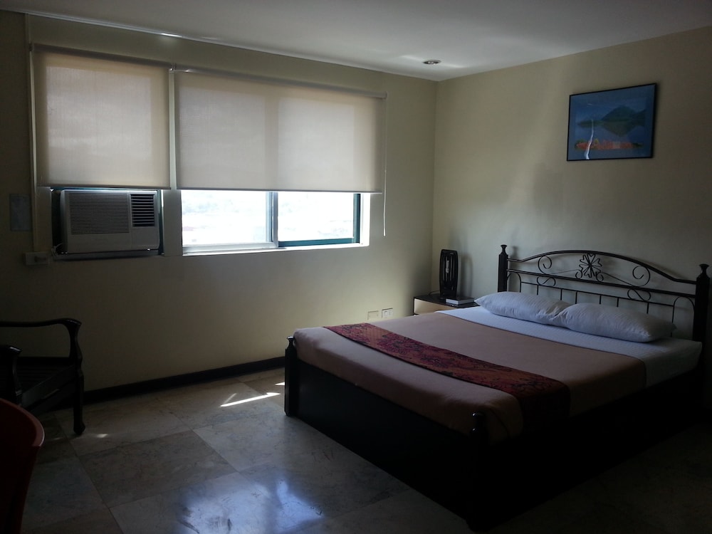 Crown Port View Hotel