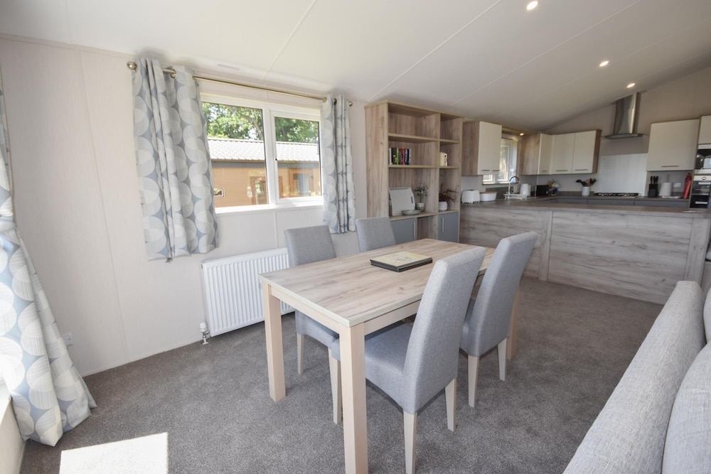 Long View East 18 in Roebeck Country Park Sleeps 4 view 4