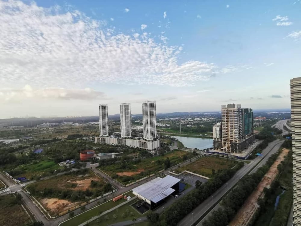 Ezzyhome Medini photo 1