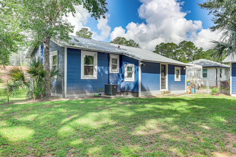 7 Mi to Dtwn: Pet-friendly Jacksonville Home! view 4