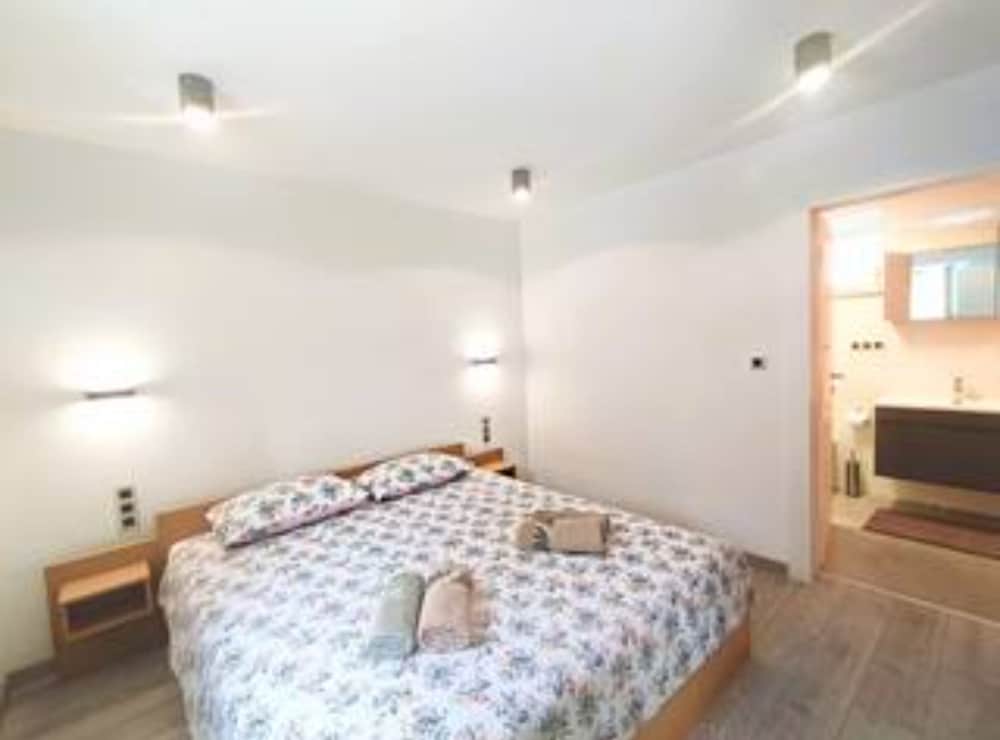 Villa Galant Brgudac - Private Oasis With Pool