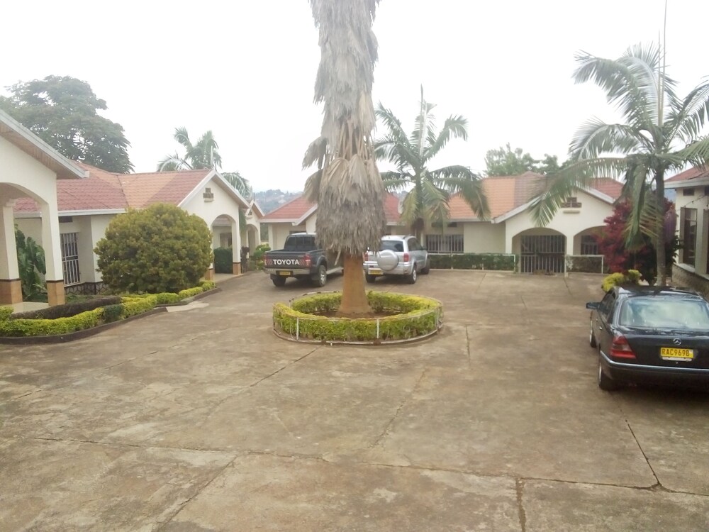 SEMUHUNGU APARTMENTS view 5